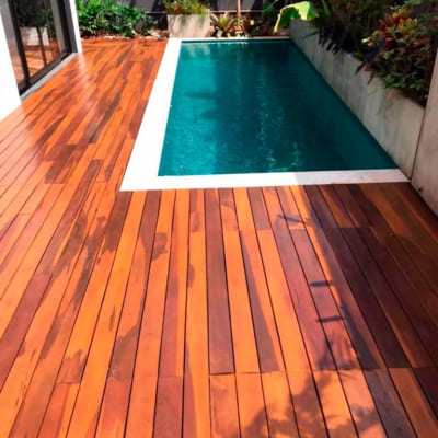 Deck de Madeira Ipê resistente à umidade
